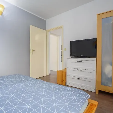 Apartment Fuer 5 Personen Ca 50 Qm In Njivice, Kvarner Bucht Krk - B52283